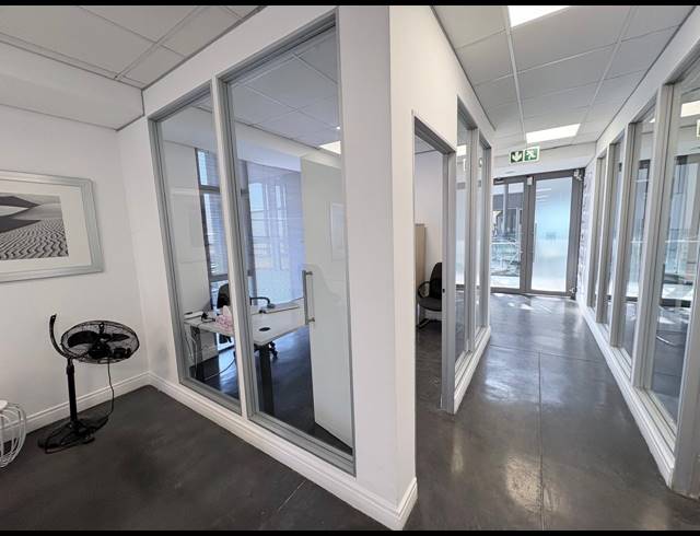 115M² OFFICE TO LET IN MAGALIESSIG